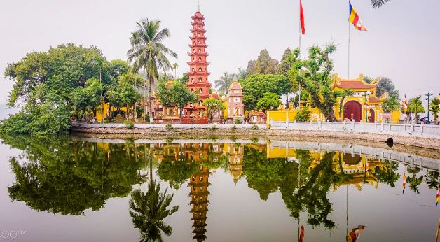 Tran-quoc-pagoda-hanoi-vietnam-1